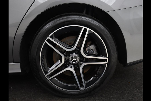 Mercedes-Benz A-Klasse 250e AMG Limited | Carplay | Stoelverwarming | Leder/Alcantara | Widescreen | Sfeerverlichting | Navigatie | Camera | Full LED | Park Assist | PHEV | Plug In