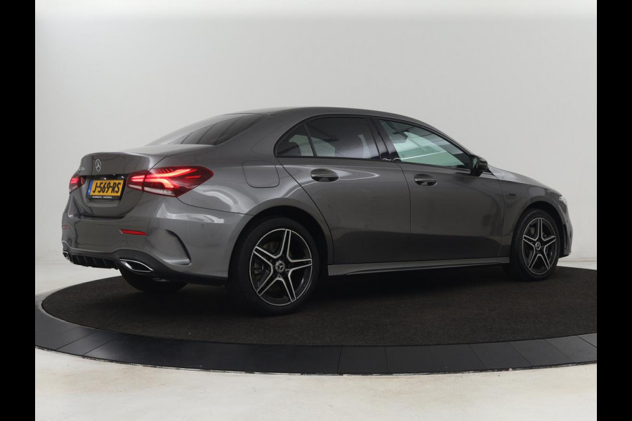 Mercedes-Benz A-Klasse 250e AMG Limited | Carplay | Stoelverwarming | Leder/Alcantara | Widescreen | Sfeerverlichting | Navigatie | Camera | Full LED | Park Assist | PHEV | Plug In