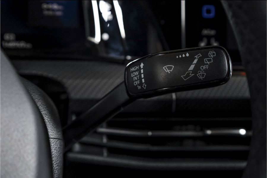 Volkswagen GOLF Variant 1.5 eTSI 150 PK R-Line - Automaat | S/K- Panodak | Dig. Cockpit | Adapt. Cruise | PDC | Camera | NAV + App. Connect | ECC | Afn. Trekhaak | LM 18" |