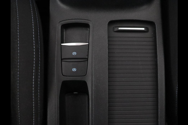 Ford Focus 1.0 EcoBoost Active | Panoramadak | Trekhaak | Stoel & stuurverwarming | B&O Sound | Carplay | Navigatie | Full LED | Keyless | Comfortstoelen | Climate control | Parkeerhulp