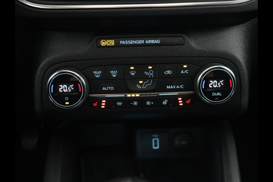 Ford Focus 1.0 EcoBoost Active | Panoramadak | Trekhaak | Stoel & stuurverwarming | B&O Sound | Carplay | Navigatie | Full LED | Keyless | Comfortstoelen | Climate control | Parkeerhulp