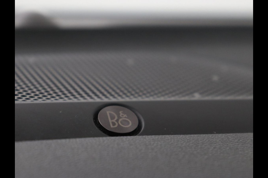 Ford Focus 1.0 EcoBoost Active | Panoramadak | Trekhaak | Stoel & stuurverwarming | B&O Sound | Carplay | Navigatie | Full LED | Keyless | Comfortstoelen | Climate control | Parkeerhulp