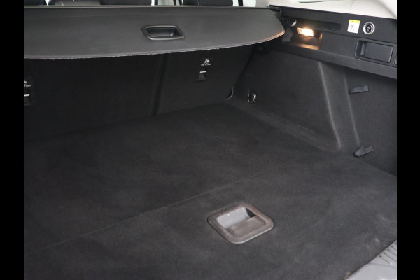 Ford Focus 1.0 EcoBoost Active | Panoramadak | Trekhaak | Stoel & stuurverwarming | B&O Sound | Carplay | Navigatie | Full LED | Keyless | Comfortstoelen | Climate control | Parkeerhulp