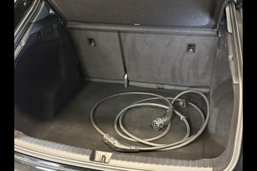 Audi Q4 e-tron 40 Edition 77 kWh | Apple Carplay | Stoelverwarming | Adaptieve cruise | Navigatie