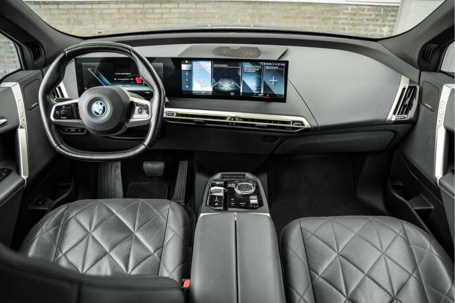 BMW iX xDrive40 Sport Edition | Sky Lounge Roof | Softclose | Trekgewicht 2500kg Tijdelijke Black friday deal, nu van 43239.- voor 41700.-
