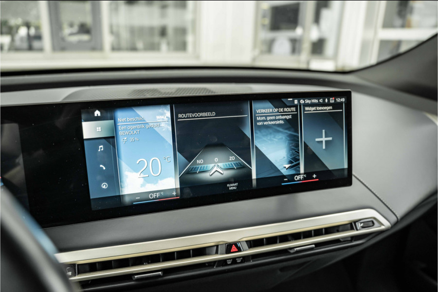 BMW iX xDrive40 Sport Edition | Sky Lounge Roof | Softclose | Trekgewicht 2500kg Tijdelijke Black friday deal, nu van 43239.- voor 41700.-