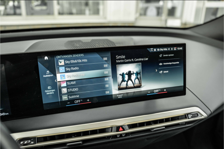 BMW iX xDrive40 Sport Edition | Sky Lounge Roof | Softclose | Trekgewicht 2500kg Tijdelijke Black friday deal, nu van 43239.- voor 41700.-