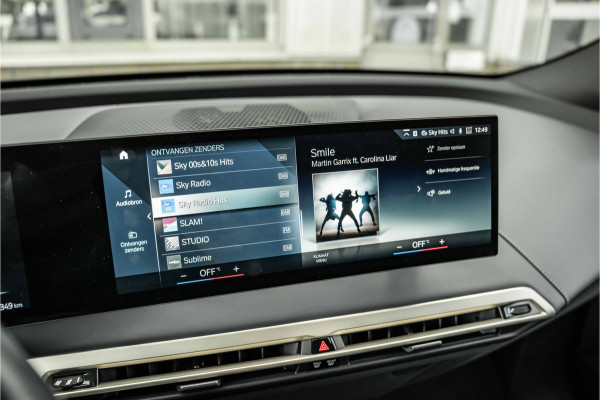 BMW iX xDrive40 Sport Edition | Sky Lounge Roof | Softclose | Trekgewicht 2500kg Tijdelijke Black friday deal, nu van 43239.- voor 41700.-