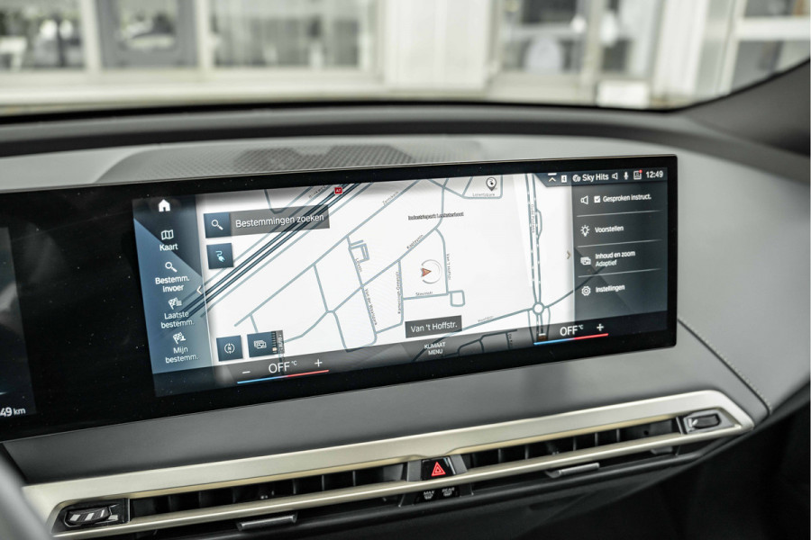 BMW iX xDrive40 Sport Edition | Sky Lounge Roof | Softclose | Trekgewicht 2500kg Tijdelijke Black friday deal, nu van 43239.- voor 41700.-