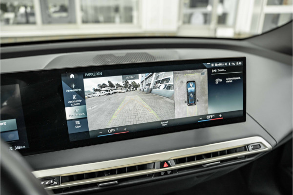 BMW iX xDrive40 Sport Edition | Sky Lounge Roof | Softclose | Trekgewicht 2500kg Tijdelijke Black friday deal, nu van 43239.- voor 41700.-