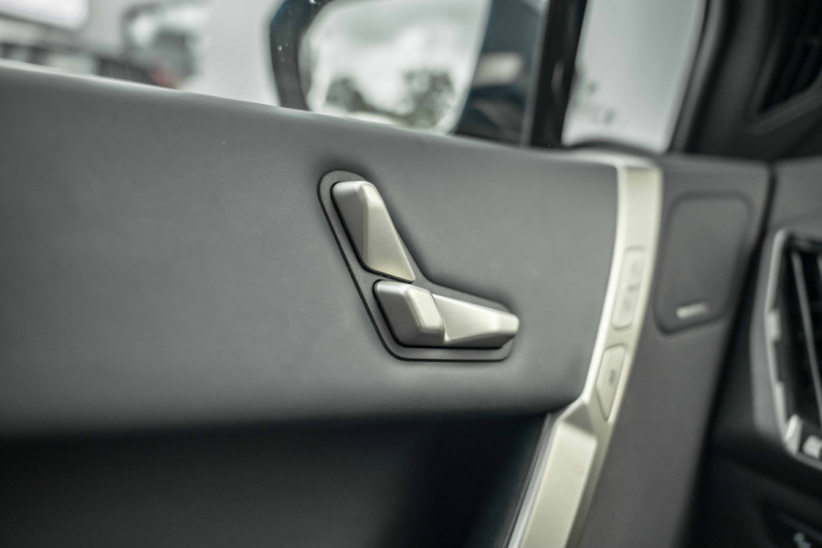 BMW iX xDrive40 Sport Edition | Sky Lounge Roof | Softclose | Trekgewicht 2500kg Tijdelijke Black friday deal, nu van 43239.- voor 41700.-