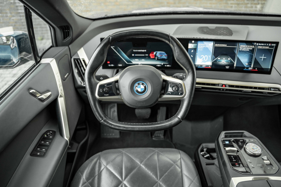 BMW iX xDrive40 Sport Edition | Sky Lounge Roof | Softclose | Trekgewicht 2500kg Tijdelijke Black friday deal, nu van 43239.- voor 41700.-