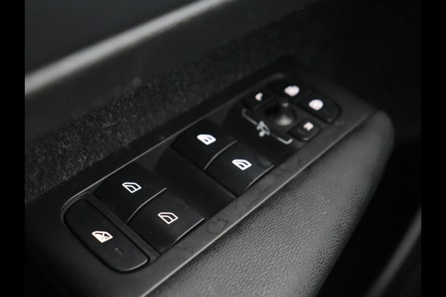 Volvo XC40 1.5 T5 Recharge Business Pro | Panoramadak | Adaptive cruise | Camera | Carplay | Half leder | Navigatie | Full LED | PHEV | Plug In