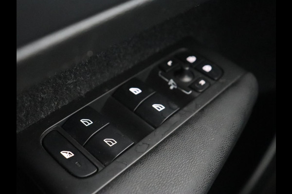 Volvo XC40 1.5 T5 Recharge Business Pro | Panoramadak | Adaptive cruise | Camera | Carplay | Half leder | Navigatie | Full LED | PHEV | Plug In