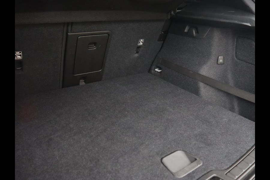 Volvo XC40 1.5 T5 Recharge Business Pro | Panoramadak | Adaptive cruise | Camera | Carplay | Half leder | Navigatie | Full LED | PHEV | Plug In