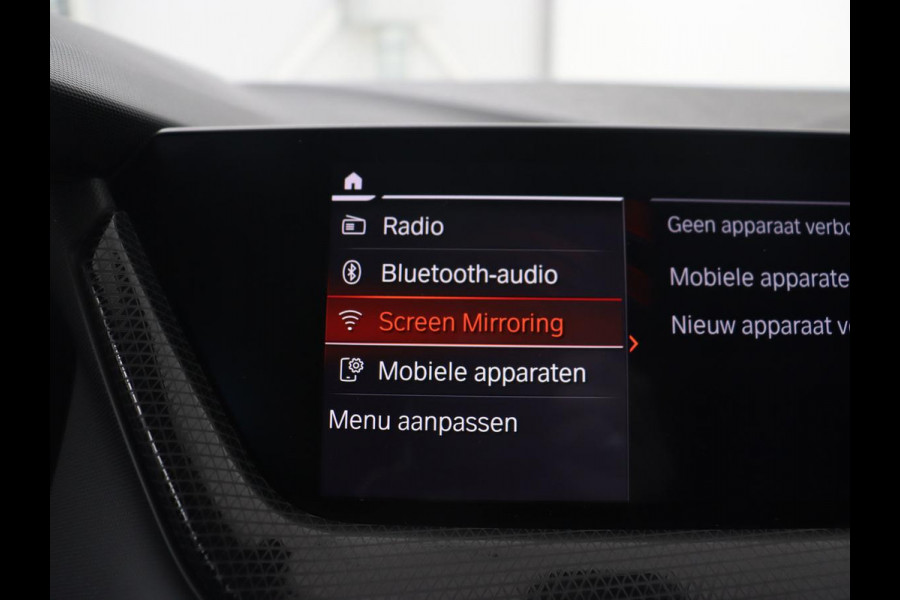 BMW 1-serie 118i Executive | Sport Line | Trekhaak | Sportstoelen | Carplay | Navigatie | Live Cockpit | Full LED | DAB | Climate control | Parkeerhulp | Sfeerverlichting