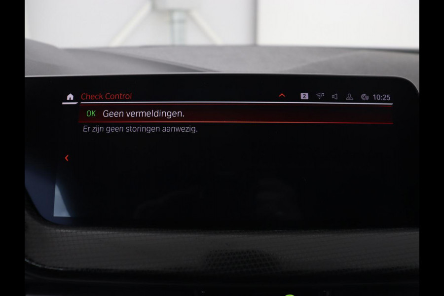 BMW 1-serie 118i Executive | Sport Line | Trekhaak | Sportstoelen | Carplay | Navigatie | Live Cockpit | Full LED | DAB | Climate control | Parkeerhulp | Sfeerverlichting