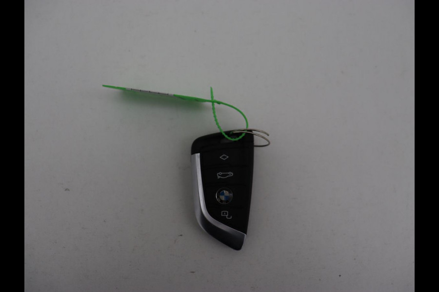 BMW 1-serie 118i Executive | Sport Line | Trekhaak | Sportstoelen | Carplay | Navigatie | Live Cockpit | Full LED | DAB | Climate control | Parkeerhulp | Sfeerverlichting