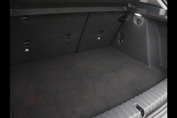 BMW 1-serie 118i Executive | Sport Line | Trekhaak | Sportstoelen | Carplay | Navigatie | Live Cockpit | Full LED | DAB | Climate control | Parkeerhulp | Sfeerverlichting