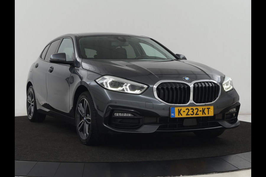 BMW 1-serie 118i Executive | Sport Line | Trekhaak | Sportstoelen | Carplay | Navigatie | Live Cockpit | Full LED | DAB | Climate control | Parkeerhulp | Sfeerverlichting