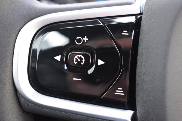 Volvo XC60 T6 350PK Automaat Plug-in hybrid AWD Plus Dark / Panoramadak / Harman Kardon / Luchtvering / 360 camera / Sport stoelen / 21'' velgen / NIEUWPRIJS EUR 81.500,-