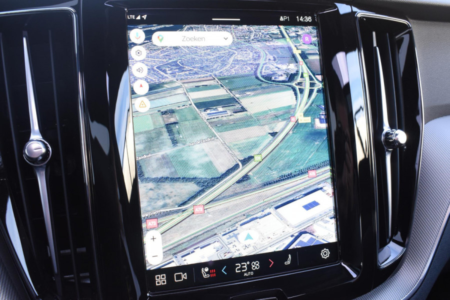 Volvo XC60 T6 350PK Automaat Plug-in hybrid AWD Plus Dark / Panoramadak / Harman Kardon / Luchtvering / 360 camera / Sport stoelen / 21'' velgen / NIEUWPRIJS EUR 81.500,-