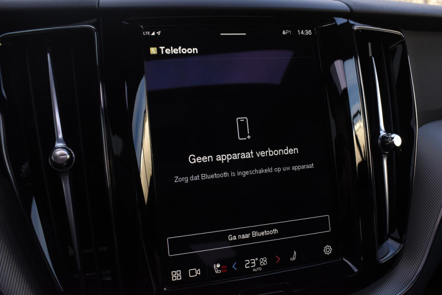 Volvo XC60 T6 350PK Automaat Plug-in hybrid AWD Plus Dark / Panoramadak / Harman Kardon / Luchtvering / 360 camera / Sport stoelen / 21'' velgen / NIEUWPRIJS EUR 81.500,-