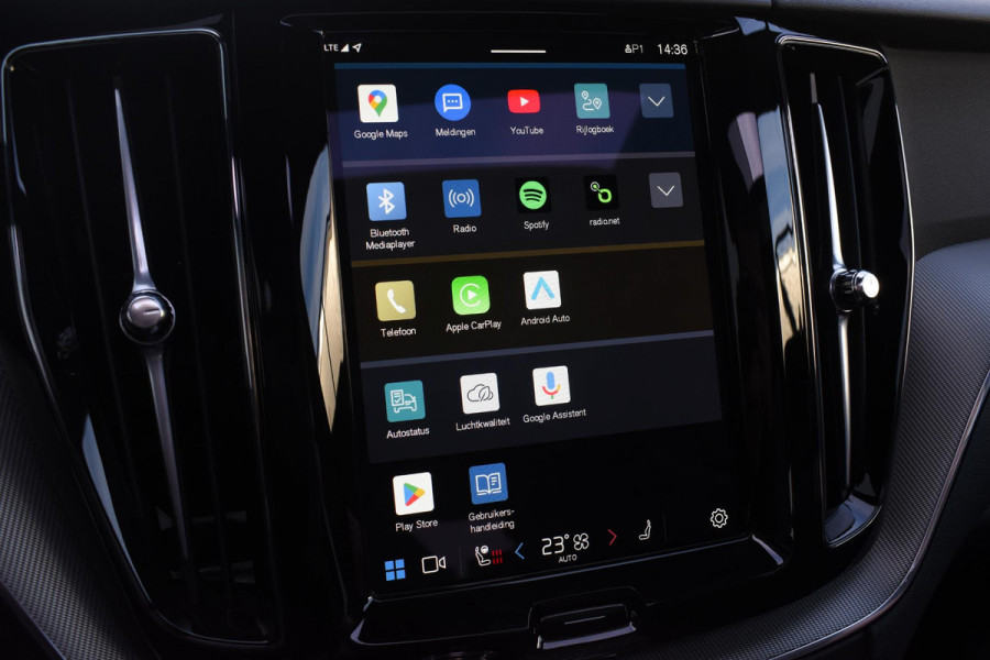 Volvo XC60 T6 350PK Automaat Plug-in hybrid AWD Plus Dark / Panoramadak / Harman Kardon / Luchtvering / 360 camera / Sport stoelen / 21'' velgen / NIEUWPRIJS EUR 81.500,-