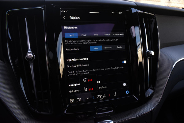 Volvo XC60 T6 350PK Automaat Plug-in hybrid AWD Plus Dark / Panoramadak / Harman Kardon / Luchtvering / 360 camera / Sport stoelen / 21'' velgen / NIEUWPRIJS EUR 81.500,-