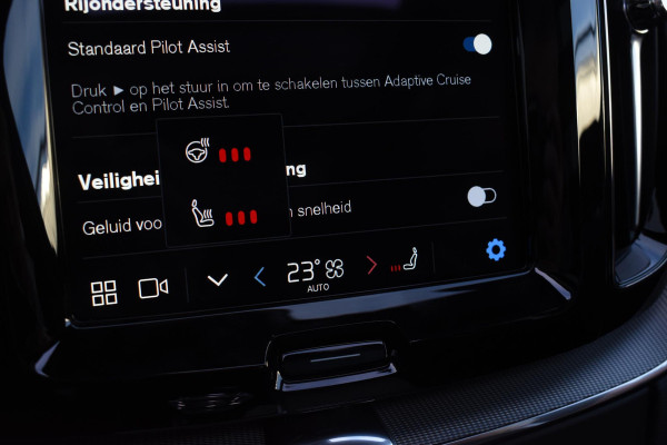 Volvo XC60 T6 350PK Automaat Plug-in hybrid AWD Plus Dark / Panoramadak / Harman Kardon / Luchtvering / 360 camera / Sport stoelen / 21'' velgen / NIEUWPRIJS EUR 81.500,-