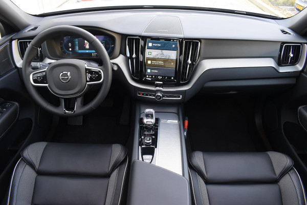 Volvo XC60 T6 350PK Automaat Plug-in hybrid AWD Plus Dark / Panoramadak / Harman Kardon / Luchtvering / 360 camera / Sport stoelen / 21'' velgen / NIEUWPRIJS EUR 81.500,-
