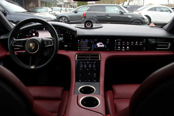 Porsche Taycan Performance 84 kWh / SoH 95.8% / 1Eign. / Panoramadak / 360Camera / Passenger Display / Head-up / Luchtvering / Sportchrono
