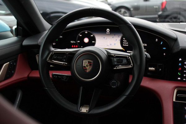 Porsche Taycan Performance 84 kWh / SoH 95.8% / 1Eign. / Panoramadak / 360Camera / Passenger Display / Head-up / Luchtvering / Sportchrono
