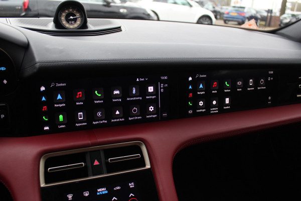 Porsche Taycan Performance 84 kWh / SoH 95.8% / 1Eign. / Panoramadak / 360Camera / Passenger Display / Head-up / Luchtvering / Sportchrono