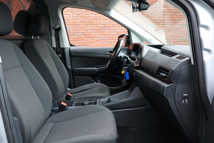 Volkswagen Caddy Cargo 2.0 TDI 185 PK DSG | BTW Vrij | Marge | AV Edition | Navigatie | CarPlay | MF Stuur | F1 Flippers | Cruise control | DAB | Spoilerkit | Nieuwe APK | NL Auto