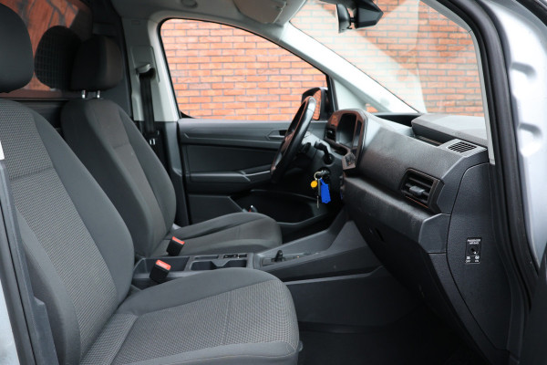 Volkswagen Caddy Cargo 2.0 TDI 185 PK DSG | BTW Vrij | Marge | AV Edition | Navigatie | CarPlay | MF Stuur | F1 Flippers | Cruise control | DAB | Spoilerkit | Nieuwe APK | NL Auto