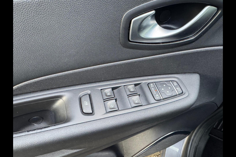 Renault Captur TCe 90 Intens Navi / P-sensoren & camera / Clima / LM velgen