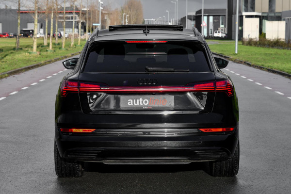 Audi e-tron E-tron 55 quattro S-Line 95 kWh. Pano, Luchtvering, Leder, Camera, Dodeh, CarPlay!