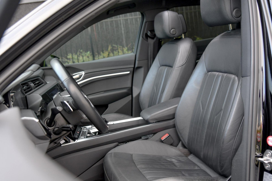 Audi e-tron E-tron 55 quattro S-Line 95 kWh. Pano, Luchtvering, Leder, Camera, Dodeh, CarPlay!