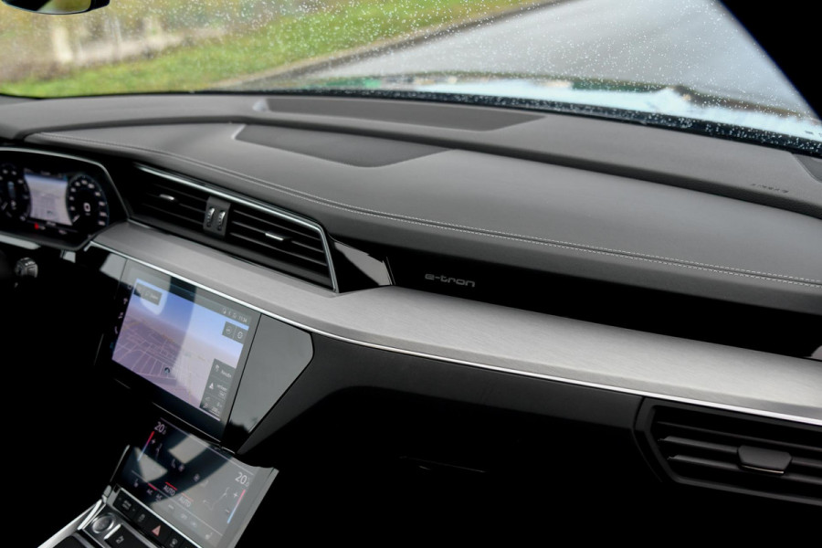 Audi e-tron E-tron 55 quattro S-Line 95 kWh. Pano, Luchtvering, Leder, Camera, Dodeh, CarPlay!