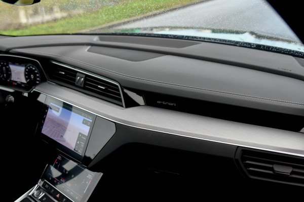 Audi e-tron E-tron 55 quattro S-Line 95 kWh. Pano, Luchtvering, Leder, Camera, Dodeh, CarPlay!