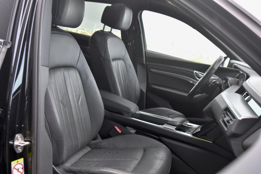 Audi e-tron E-tron 55 quattro S-Line 95 kWh. Pano, Luchtvering, Leder, Camera, Dodeh, CarPlay!