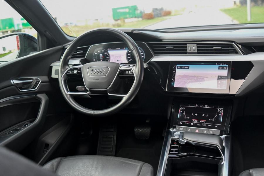 Audi e-tron E-tron 55 quattro S-Line 95 kWh. Pano, Luchtvering, Leder, Camera, Dodeh, CarPlay!