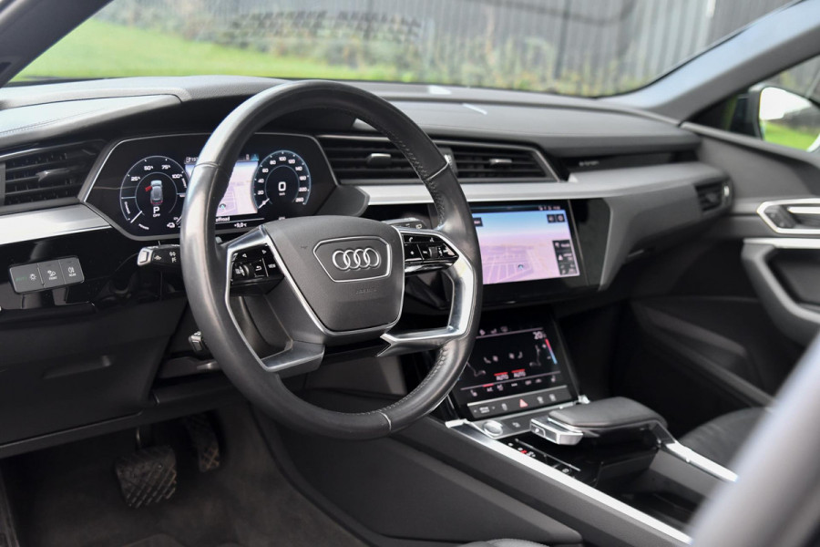 Audi e-tron E-tron 55 quattro S-Line 95 kWh. Pano, Luchtvering, Leder, Camera, Dodeh, CarPlay!
