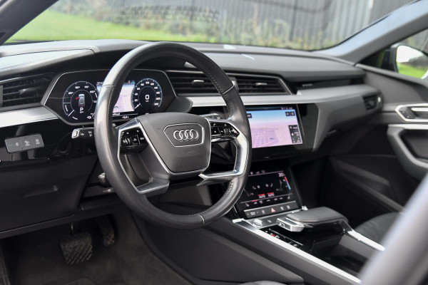 Audi e-tron E-tron 55 quattro S-Line 95 kWh. Pano, Luchtvering, Leder, Camera, Dodeh, CarPlay!