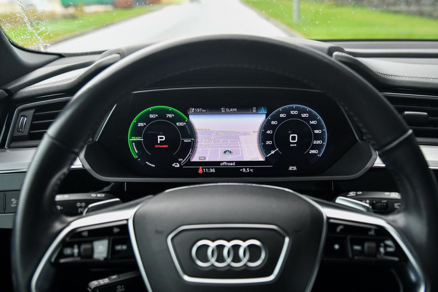 Audi e-tron E-tron 55 quattro S-Line 95 kWh. Pano, Luchtvering, Leder, Camera, Dodeh, CarPlay!