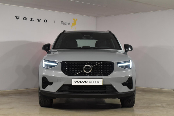 Volvo XC40 B4 211PK Automaat Plus Dark / Navigatie / Adaptive Cruise / Harman Kardon / Stuur- & Stoelverwarming / Elektrische achterklep / Achteruitrijcamera / Elektrische stoelverst. met geheugen / Trekhaak