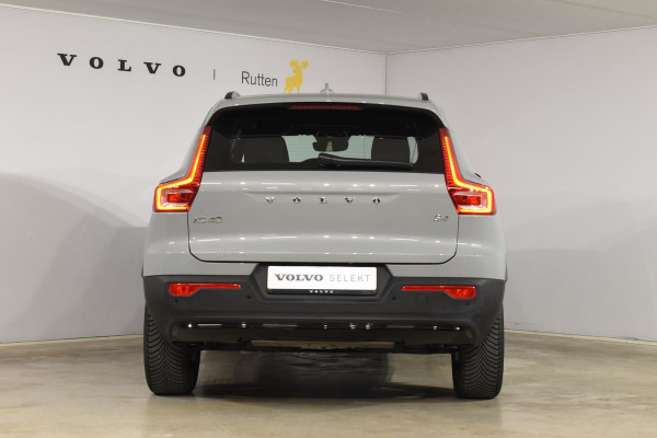 Volvo XC40 B4 211PK Automaat Plus Dark / Navigatie / Adaptive Cruise / Harman Kardon / Stuur- & Stoelverwarming / Elektrische achterklep / Achteruitrijcamera / Elektrische stoelverst. met geheugen / Trekhaak