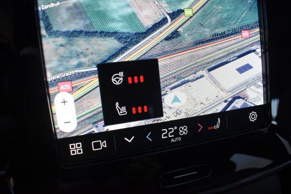 Volvo XC40 B4 211PK Automaat Plus Dark / Navigatie / Adaptive Cruise / Harman Kardon / Stuur- & Stoelverwarming / Elektrische achterklep / Achteruitrijcamera / Elektrische stoelverst. met geheugen / Trekhaak