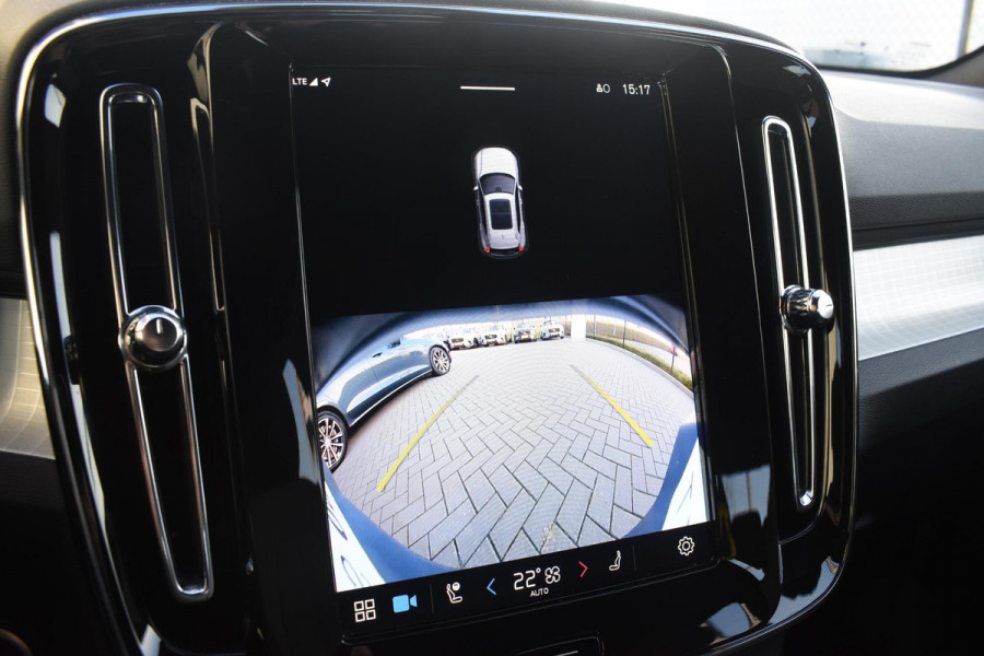 Volvo XC40 B4 211PK Automaat Plus Dark / Navigatie / Adaptive Cruise / Harman Kardon / Stuur- & Stoelverwarming / Elektrische achterklep / Achteruitrijcamera / Elektrische stoelverst. met geheugen / Trekhaak